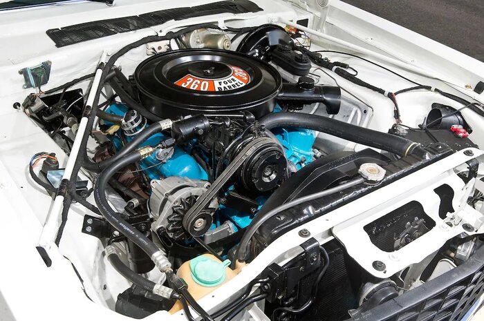014-1978-valiant-super-bee-engine-right.jpg