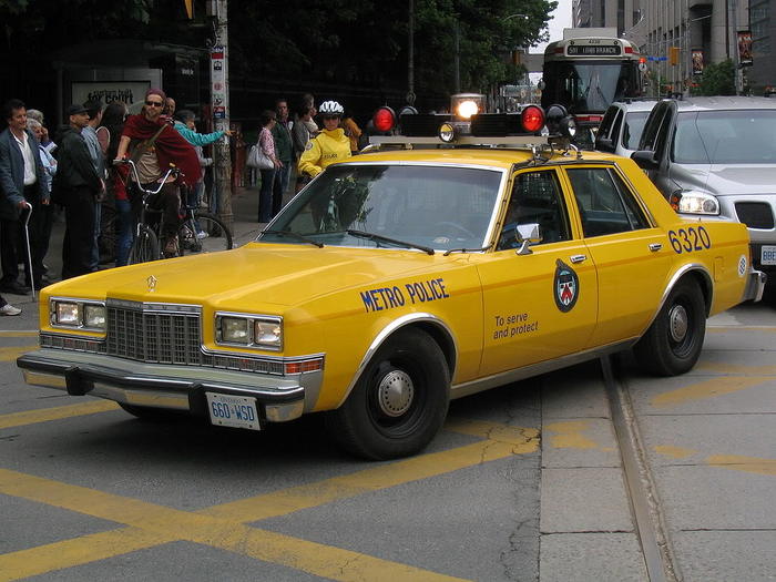 1024px-YellowTorontoPoliceCar.jpg