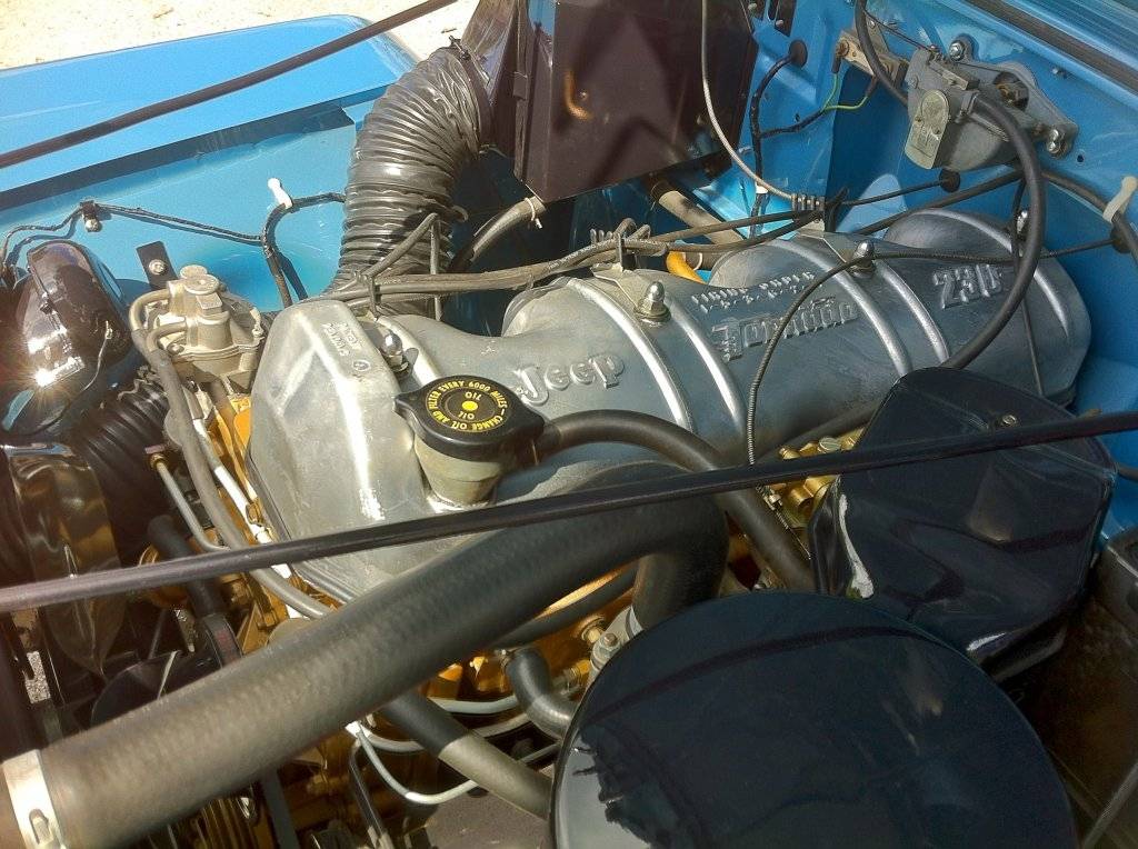 1963_Jeep_Pickup_FL_engine-L.jpg