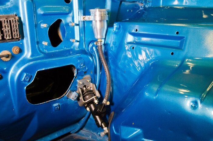 1969-dodge-dart-hydraulic-clutch-master-cylinder.jpg