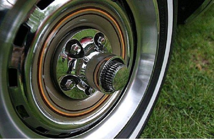 1970ChryslerHurst300wheels.jpg