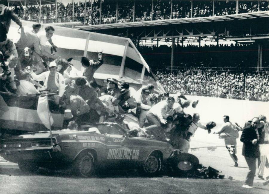 1971 indy pace car crash.jpg