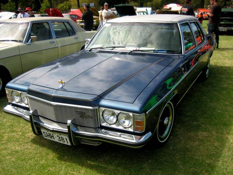 1976-1977_Statesman_HX_Caprice_sedan_01.jpg