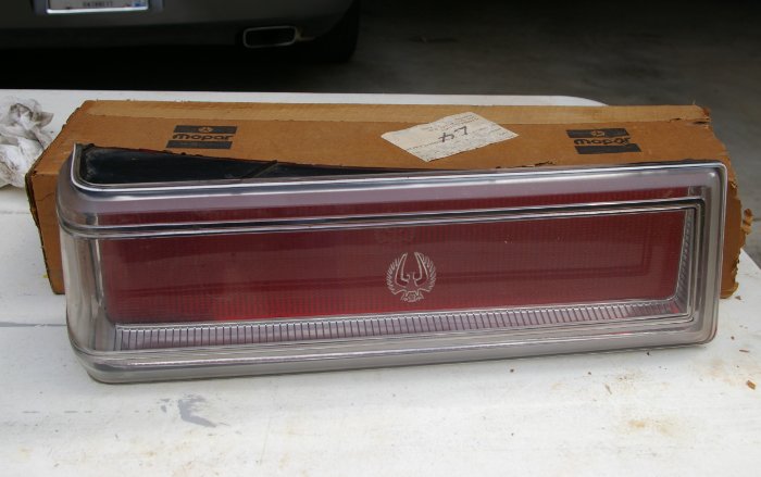 1977-78 LeBaron eft tailight lense 1.JPG