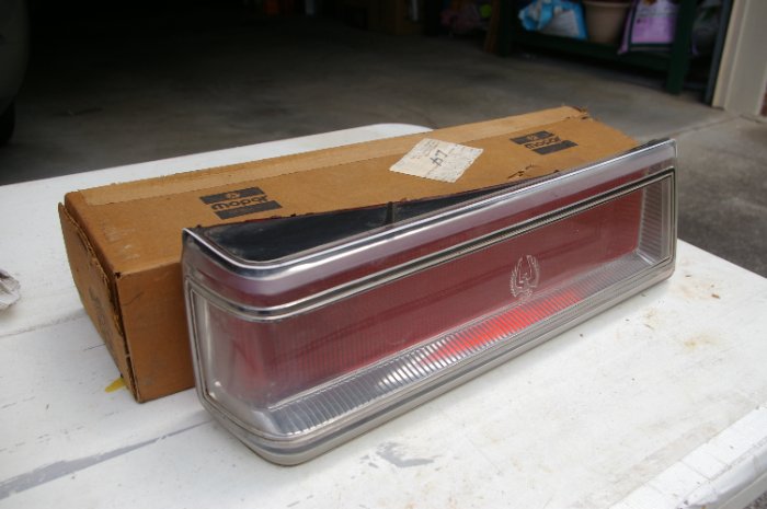 1977-78 LeBaron eft tailight lense 2.JPG