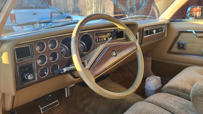 1980_LeBaron_kojelauta.jpg