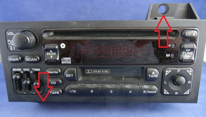 2000 Jeep Radio.jpg