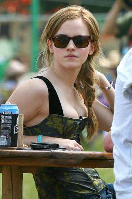 295033_fullsizeimage_emma-watson-sunglasses.jpg