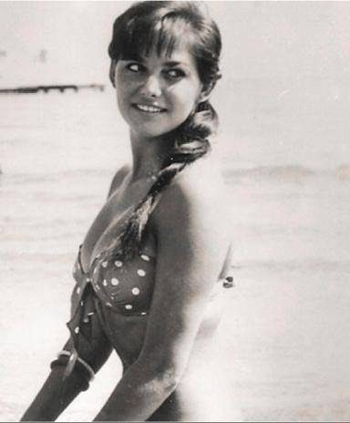 6007d1365732136-boyhood-memories-who-you-got-dawn-wells.jpg