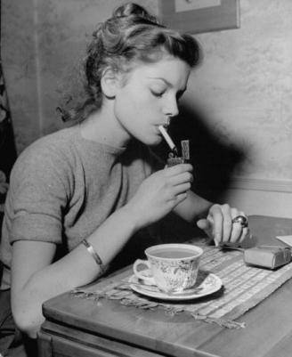 600full-lauren-bacall.jpg