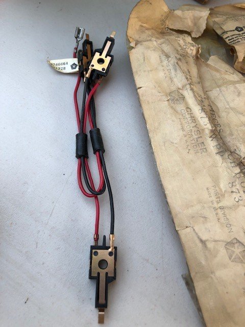 74 77 horn switch 3746664.jpg
