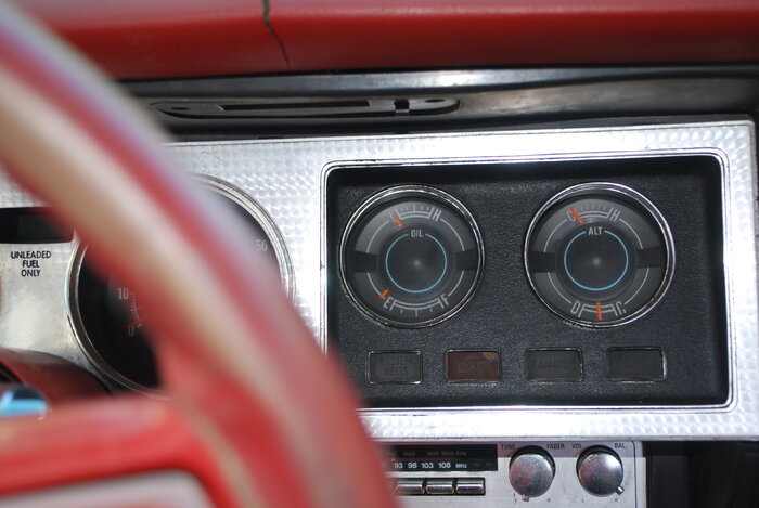 '79 300 Dash2.JPG