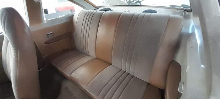79valiantcoupe-red-ags1-09-intr.jpg
