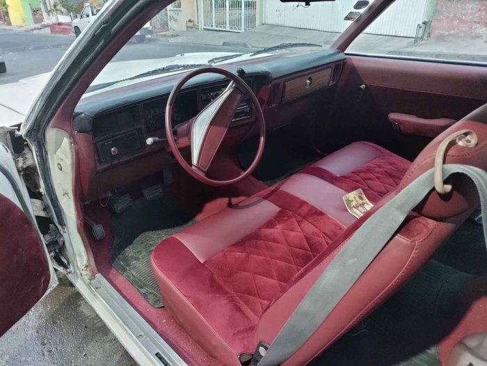 81valiant-white-tonala8-08-intf.jpg