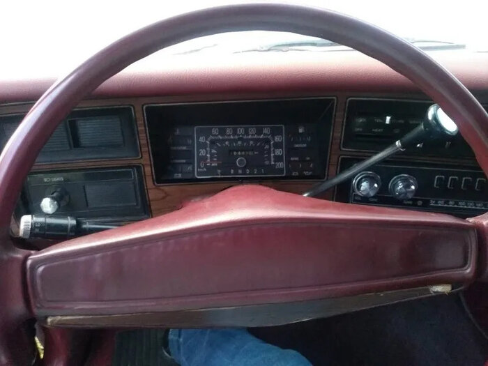 82-07-dash.jpg