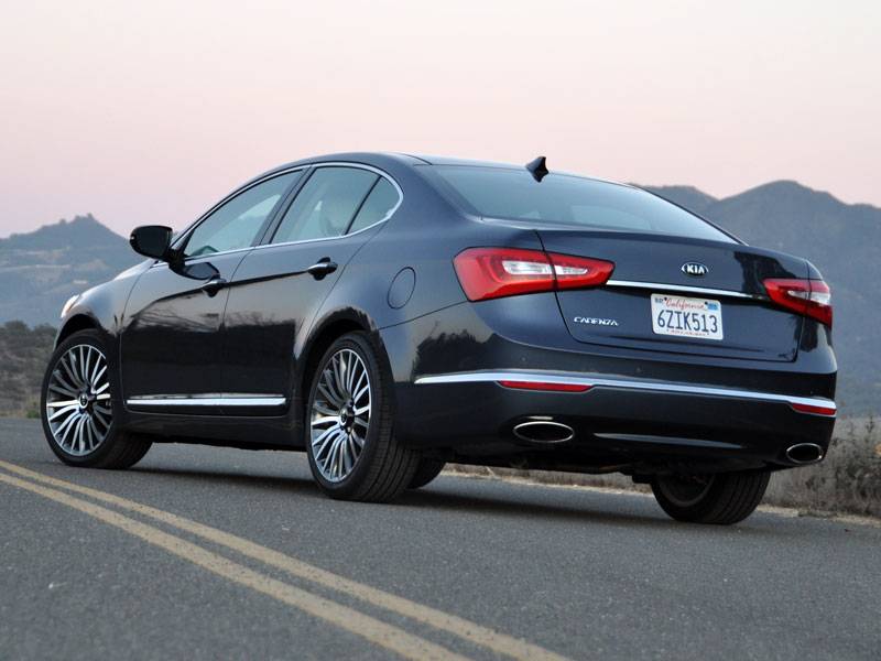 ABTL_2014-Kia-Cadenza-Rear-Quarter.jpg