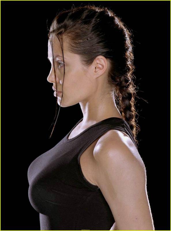 angelina-jolie-tomb-raider-costume11.jpg