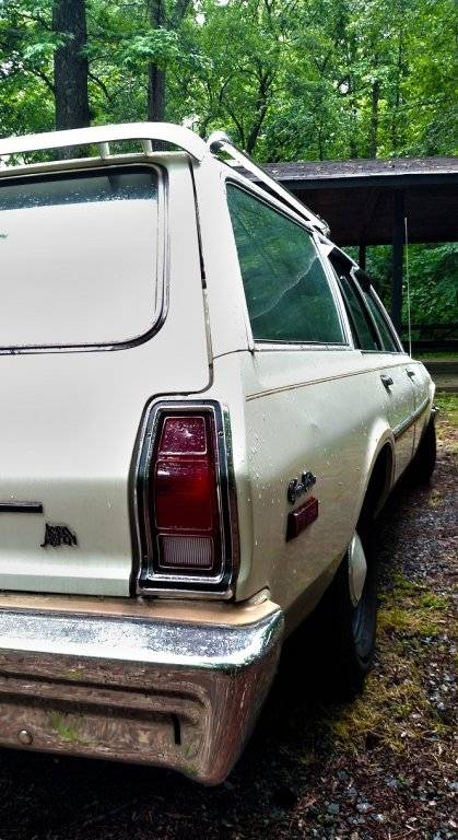 aspen tail light pass side small.jpg