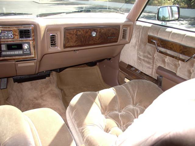 Chrysler 5th interior pass front.jpg