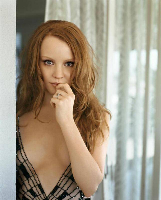 claire-from-six-feet-undergif-826106565-1.jpg