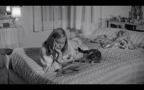 cybill-shepherd-on-bed.jpg