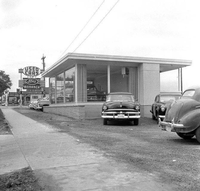 Dundas St east of Highbury 54.jpg