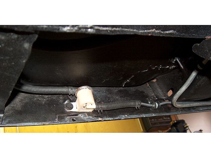 fuel_line_rollover_valve.jpg
