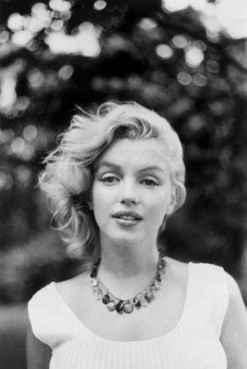 full-marilyn-monroe-1733708119.jpg