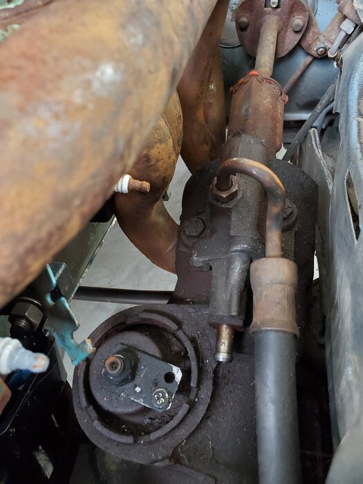 Gran Fury 440 Swap - Driver's Side Shumacher Header Clearance .jpg