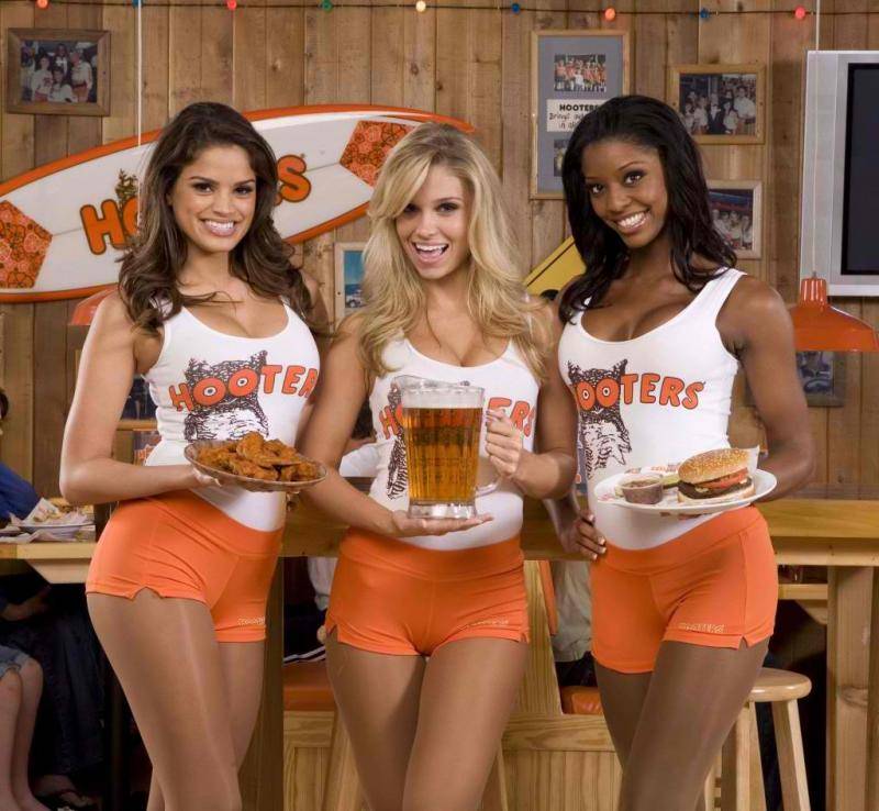 Hooters-girls-Largest-Mixer-1024x945.jpg