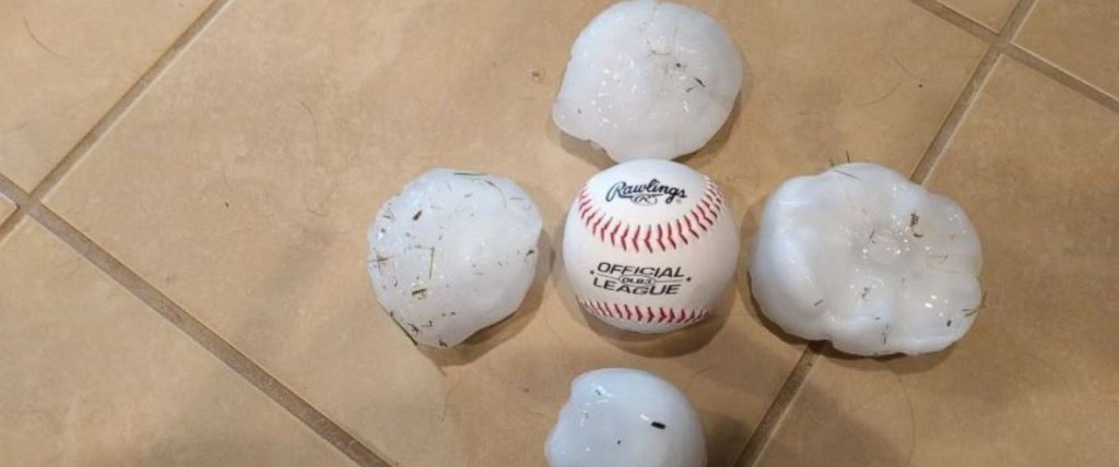 HT_Texas_Hail_BM_20160412_12x5_1600.jpg