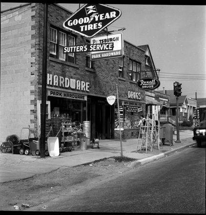 Knollwood Park Shopping Area - 948 Oxford St E at Quebec St.jpg