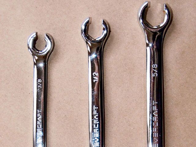Line_wrenches.jpg