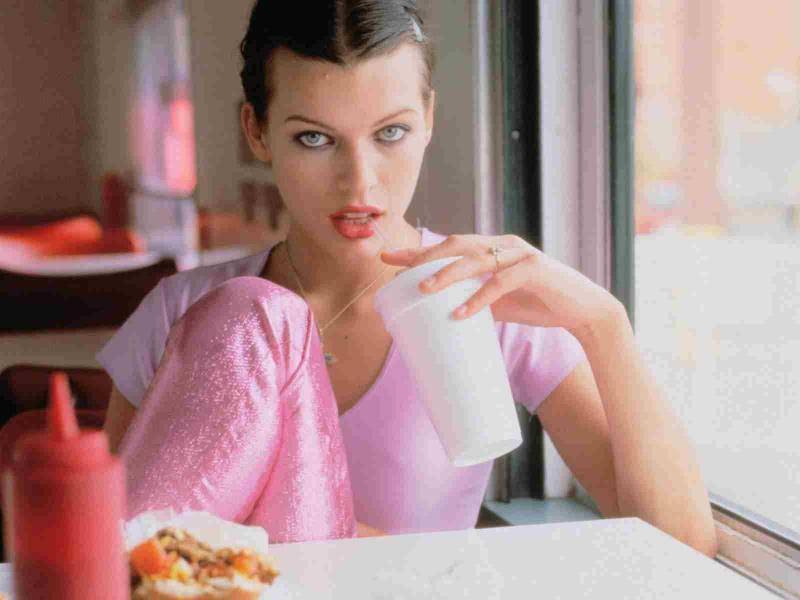 milla jovovich  pictures 1600X1200.jpg