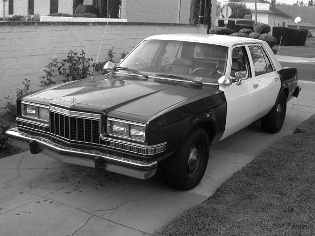 mopp_0403_01_z+1989_dodge_diplomat_police_car+front_bumper_view.jpg
