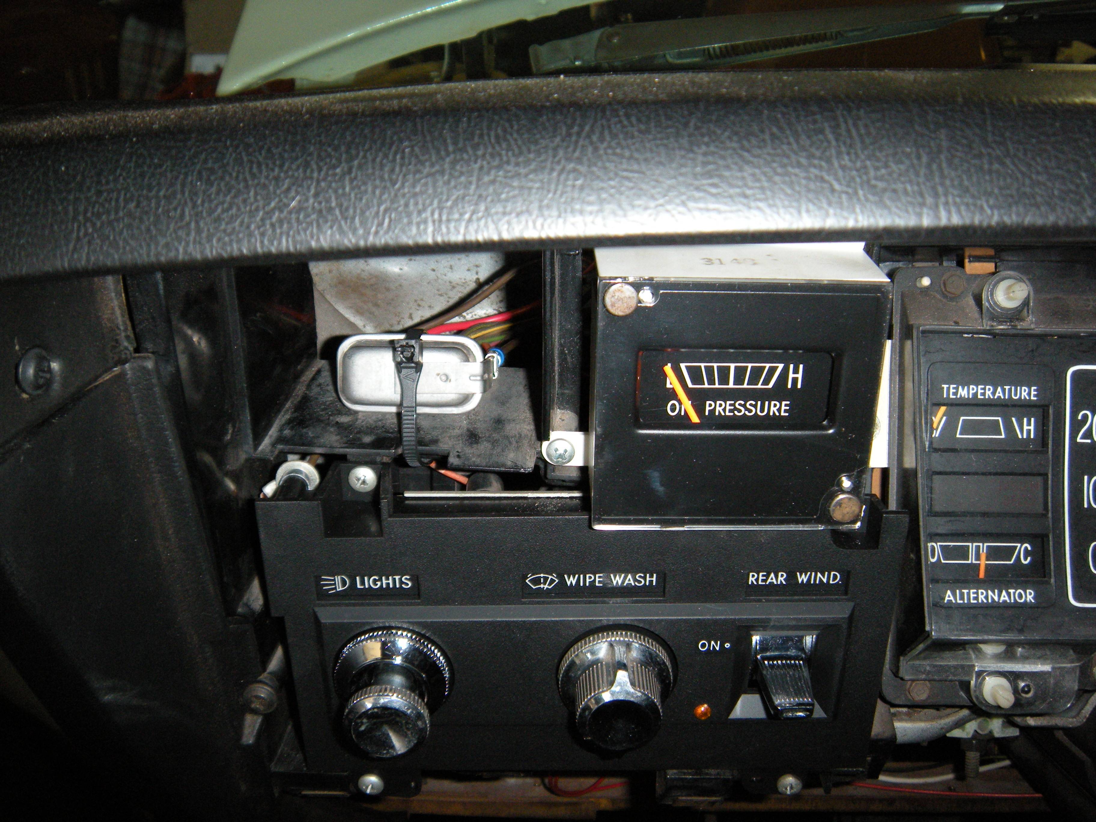 Oil gauge1.JPG