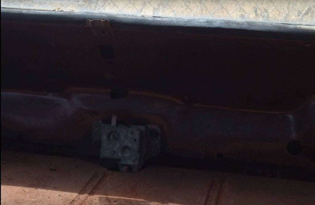 rear hatch latch.jpg