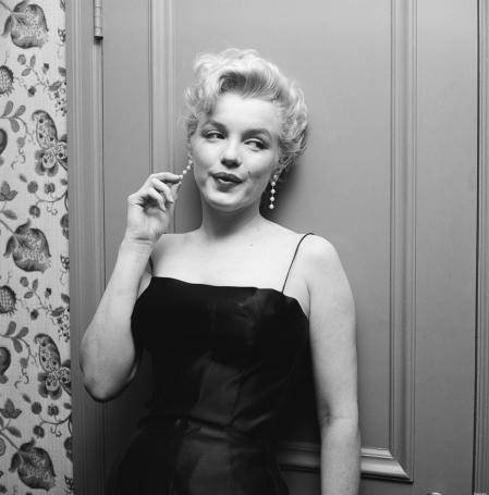wallpapers-marilyn-monroe-new-black-and-white-wallpapers-celebrity-picture-marilyn-monroe-wallpa.jpg