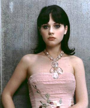 zooey-deschanel-nipples-showing-through-dress.jpg
