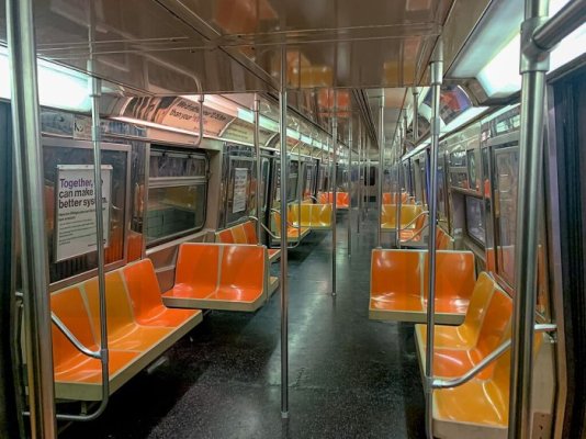 R68_G_Train_Interior.jpg