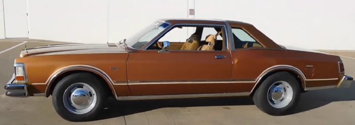 Tape stripes Dodge 1978 2.jpg